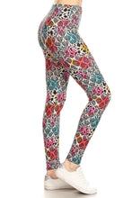 Load image into Gallery viewer, 5-inch Long Yoga Style Banded Lined Damask Pattern Printed Knit Legging With High Waist